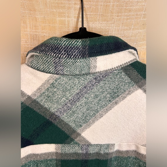 Wool plaid medium trucker style green and white jacket. - Picture 5 of 10
